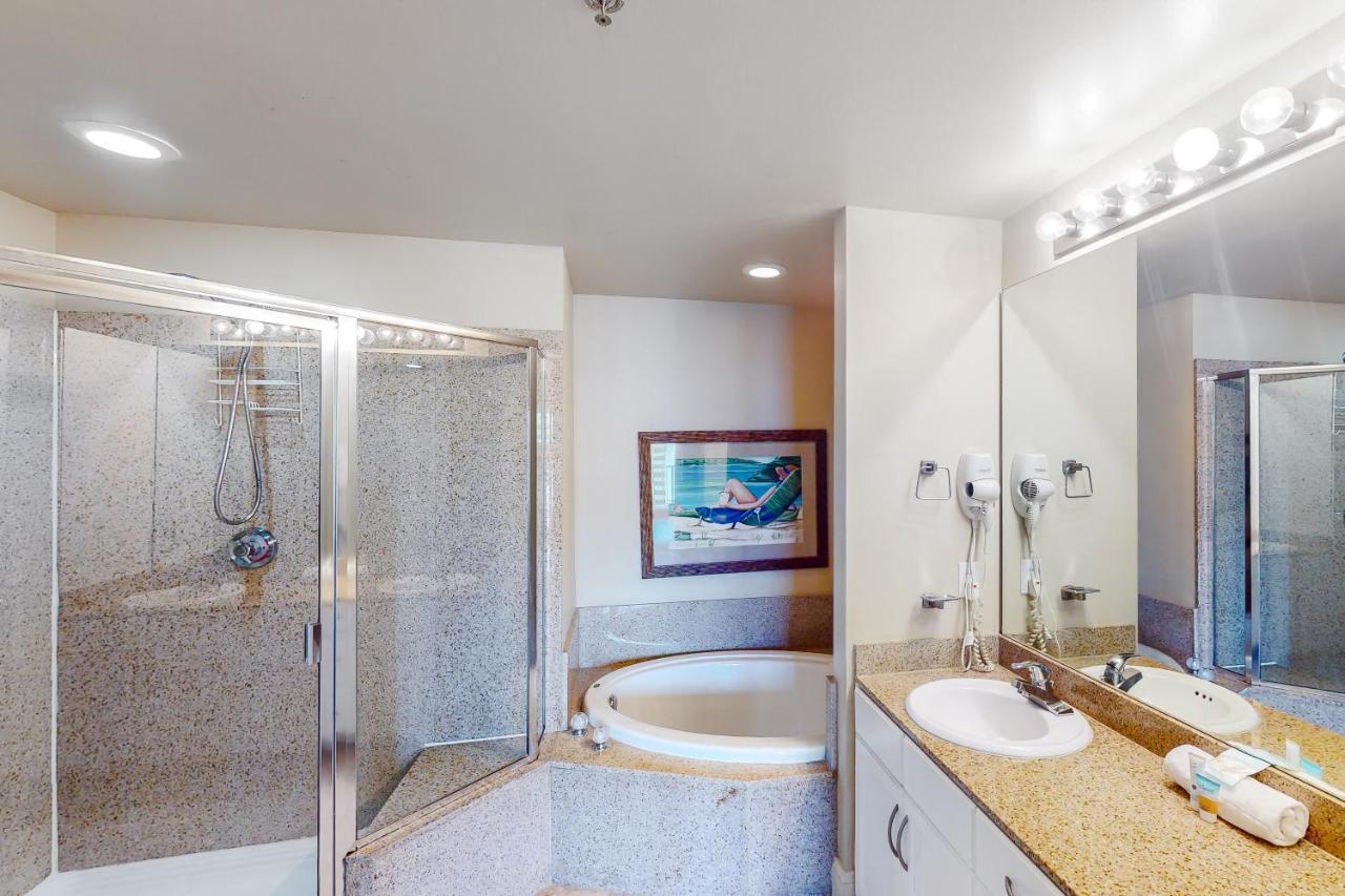 Laketown Wharf 710 Apartment
